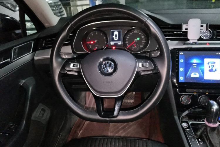 Used Volkswagen Magotan 2019 330TSI DSG Leading Edition China V Standard Steering Wheel