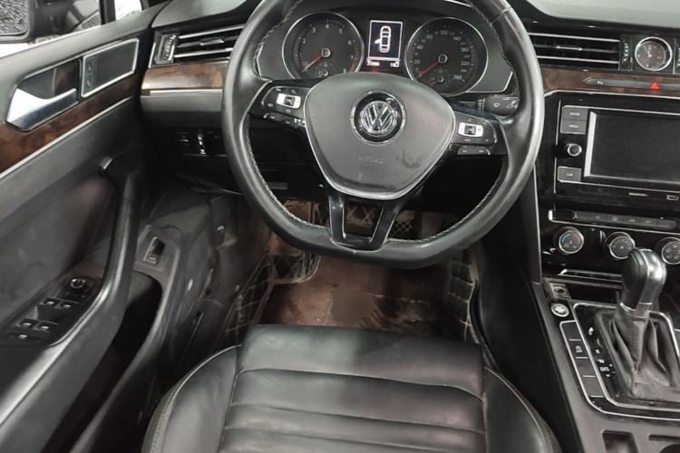 Used Volkswagen Magotan 2019 330TSI DSG Leading Model China VI Standard Steering Wheel