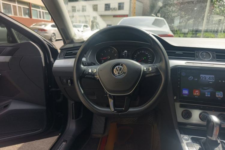 Used Volkswagen Magotan 2019 280TSI DSG Comfort Model China V Standard Steering Wheel