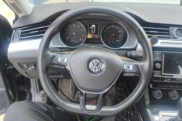 Used Volkswagen Magotan 2019 330TSI DSG Leading Edition China V Standard Steering Wheel