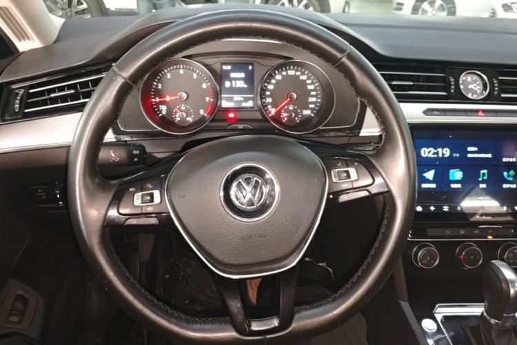Used Volkswagen Magotan 2019 330TSI DSG Leading Edition China V Standard Steering Wheel