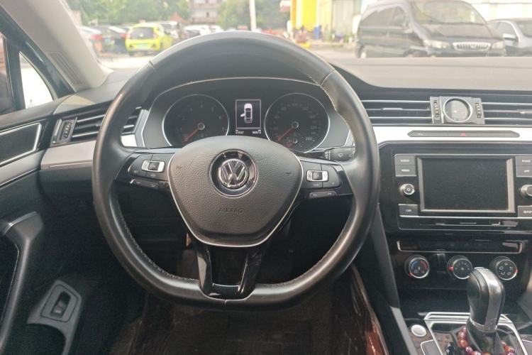 Used Volkswagen Magotan 2019 330TSI DSG Leading Edition China V Standard Steering Wheel