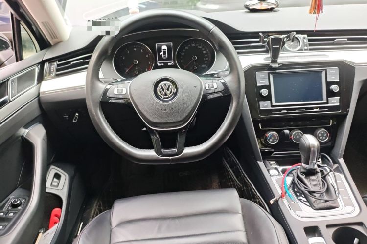 Used Volkswagen Magotan 2019 330TSI DSG Leading Model China VI Standard Steering Wheel