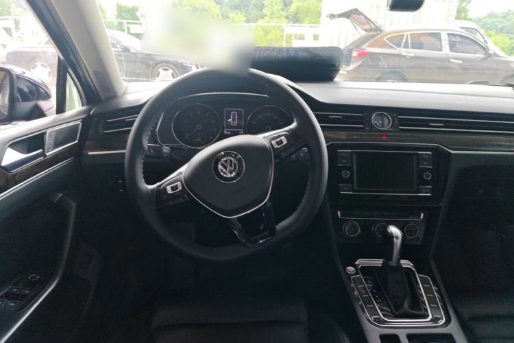 Used Volkswagen Magotan 2019 330TSI DSG Leading Model China VI Standard Steering Wheel