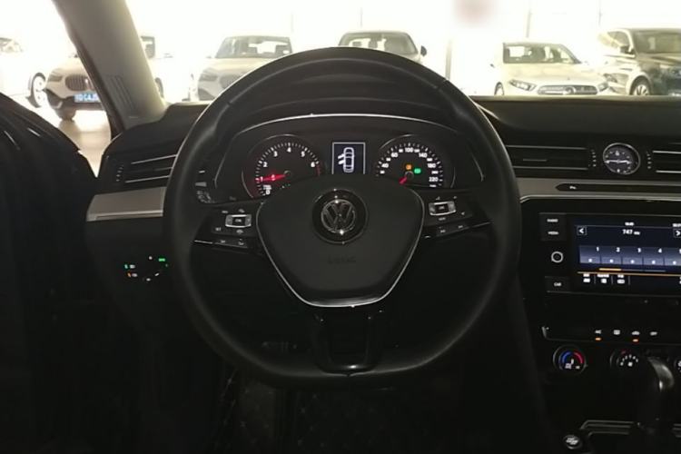 Used Volkswagen Magotan 2019 330TSI DSG Leading Model China VI Standard Steering Wheel