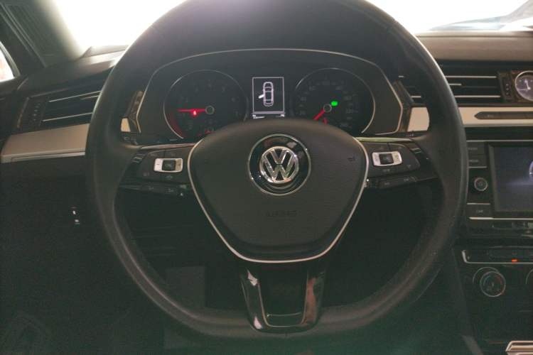 Used Volkswagen Magotan 2019 330TSI DSG Leading Edition China V Standard Steering Wheel