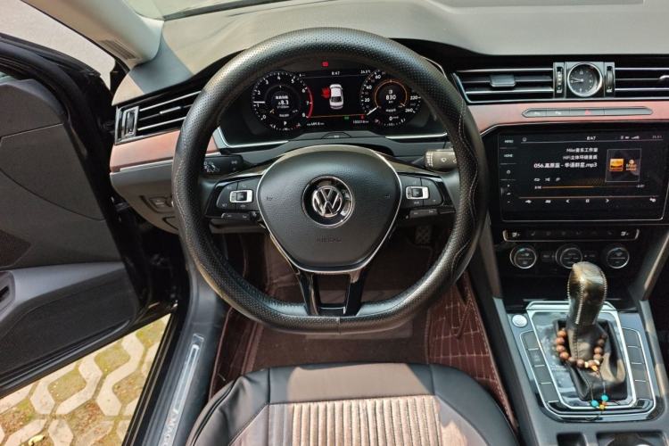 Used Volkswagen Magotan 2019 330TSI DSG Luxury Model China V Standard Steering Wheel