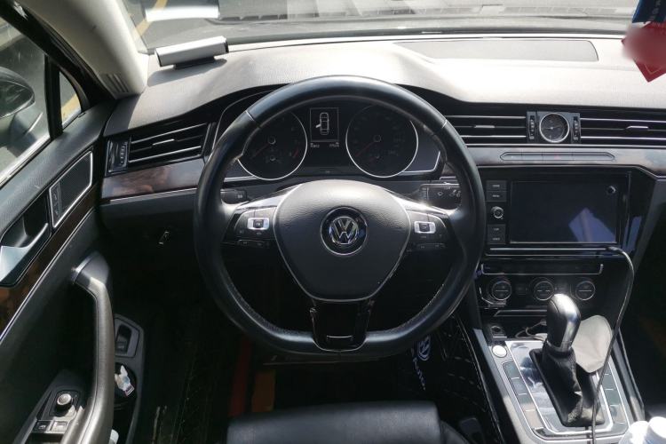 Used Volkswagen Magotan 2019 330TSI DSG Luxury Version China VI Standard Steering Wheel