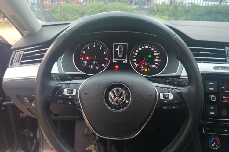 Used Volkswagen Magotan 2019 330TSI DSG Leading Model China VI Standard Steering Wheel