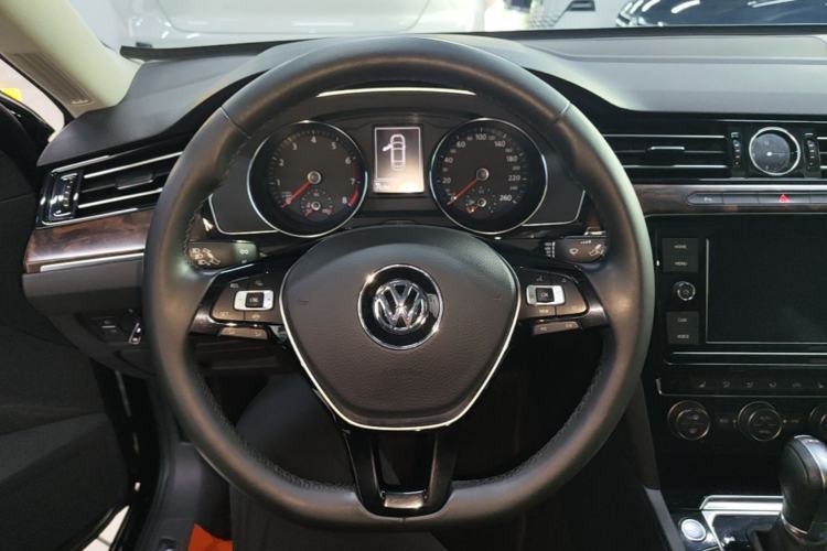 Used Volkswagen Magotan 2019 330TSI DSG Luxury Model China V Standard Steering Wheel