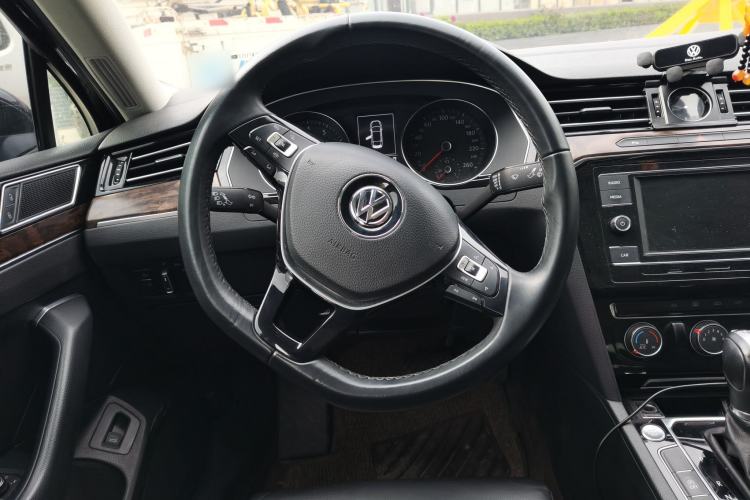 Used Volkswagen Magotan 2019 330TSI DSG Leading Model China VI Standard Steering Wheel