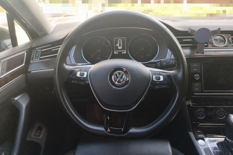 Used Volkswagen Magotan 2019 330TSI DSG Luxury Version China VI Standard Steering Wheel