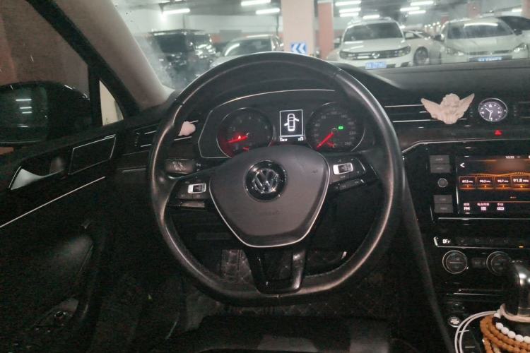 Used Volkswagen Magotan 2019 330TSI DSG Luxury Version China VI Standard Steering Wheel