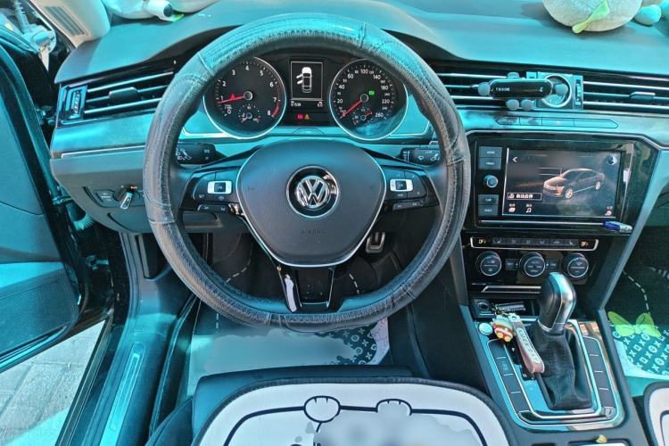 Used Volkswagen Magotan 2019 330TSI DSG Luxury Version China VI Standard Steering Wheel