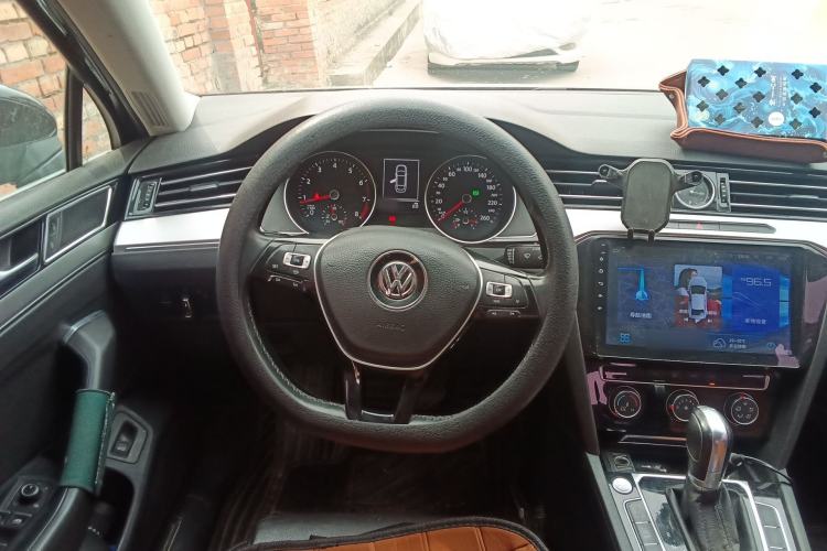 Used Volkswagen Magotan 2019 330TSI DSG Leading Edition China V Standard Steering Wheel