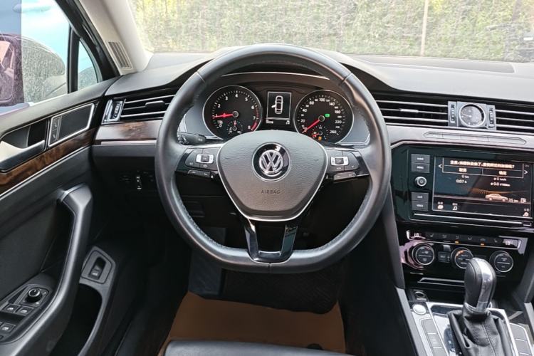 Used Volkswagen Magotan 2019 380TSI DSG Luxury Model China V Standard Steering Wheel