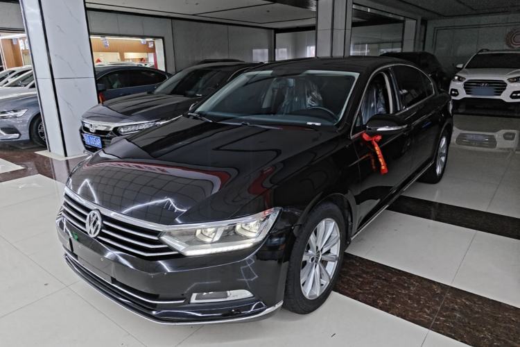 Used Volkswagen Magotan 2019 330TSI DSG Leading Model China VI Standard Guazi used car, China used car export, Used car for sale, Used  cars, Cheapest cars for sale