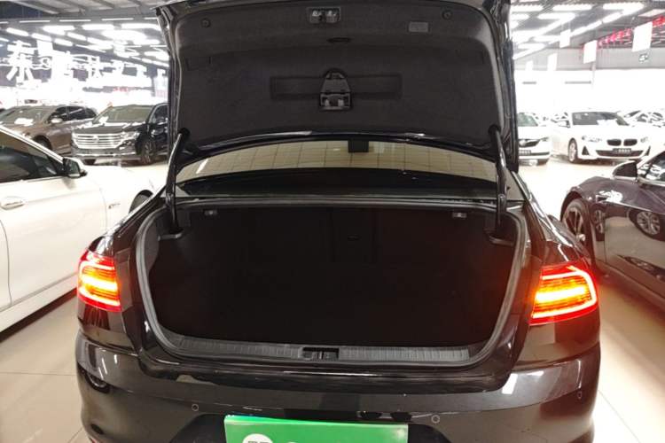 Used Volkswagen Magotan 2019 330TSI DSG Luxury Version China VI Standard Trunk