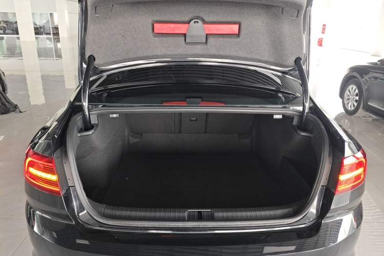 Used Volkswagen Magotan 2019 330TSI DSG Leading Edition China V Standard Trunk