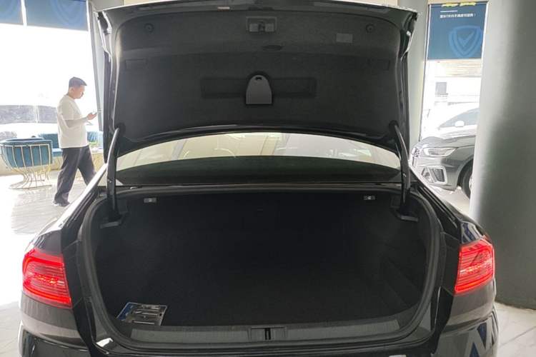 Used Volkswagen Magotan 2019 330TSI DSG Luxury Model China V Standard Trunk