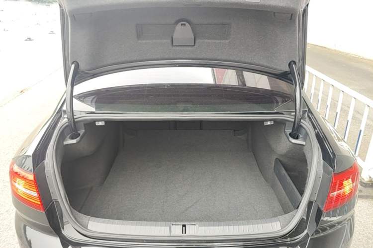 Used Volkswagen Magotan 2019 330TSI DSG Luxury Model China V Standard Trunk