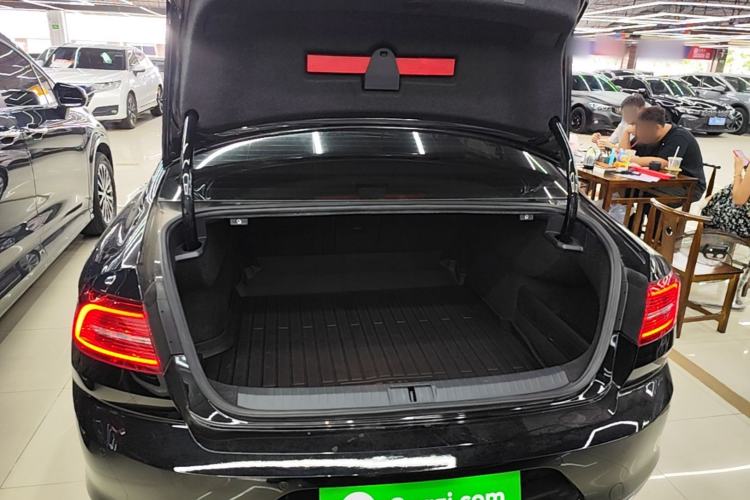 Used Volkswagen Magotan 2019 330TSI DSG Leading Model China VI Standard Trunk