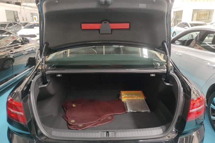 Used Volkswagen Magotan 2019 330TSI DSG Leading Model China VI Standard Trunk