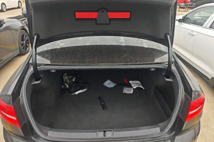 Used Volkswagen Magotan 2019 330TSI DSG Leading Model China VI Standard Trunk