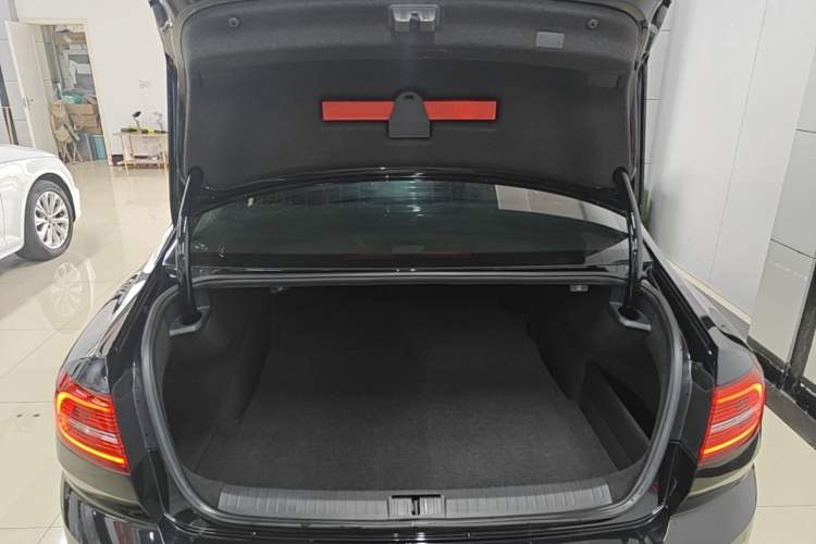 Used Volkswagen Magotan 2019 330TSI DSG Leading Model China VI Standard Trunk