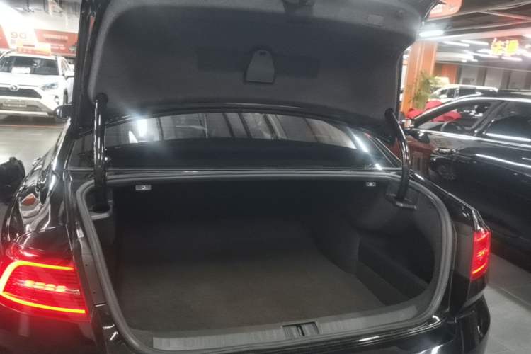 Used Volkswagen Magotan 2019 330TSI DSG Leading Edition China V Standard Trunk