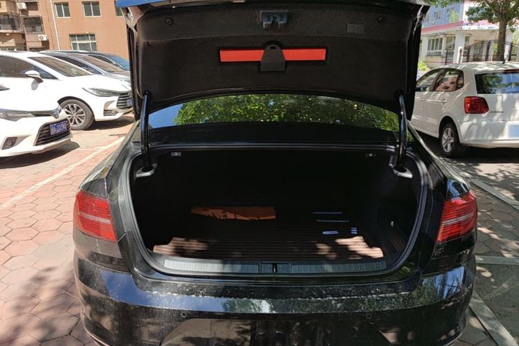 Used Volkswagen Magotan 2019 330TSI DSG Luxury Model China V Standard Trunk