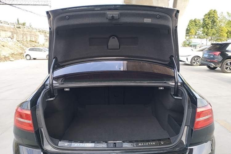 Used Volkswagen Magotan 2019 330TSI DSG Luxury Model China V Standard Trunk