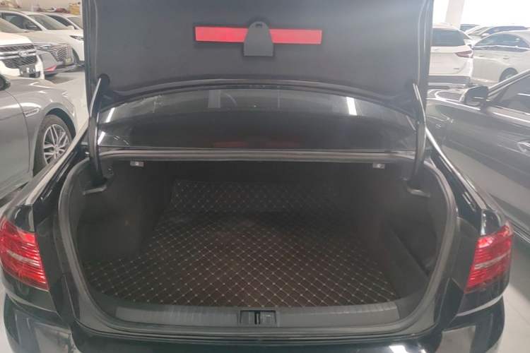 Used Volkswagen Magotan 2019 330TSI DSG Leading Model China VI Standard Trunk