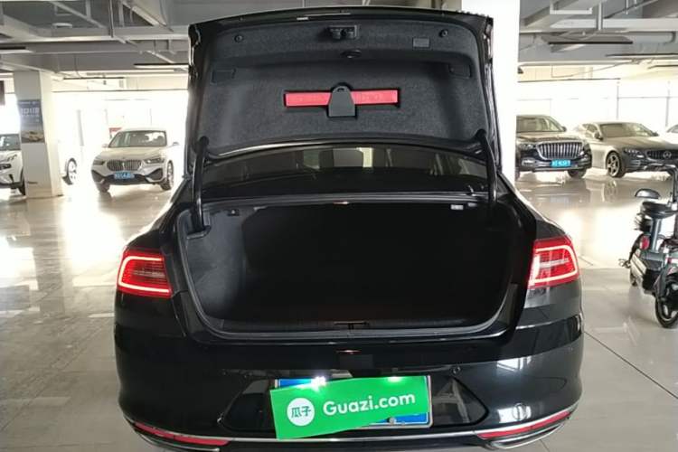 Used Volkswagen Magotan 2019 330TSI DSG Leading Model China VI Standard Trunk