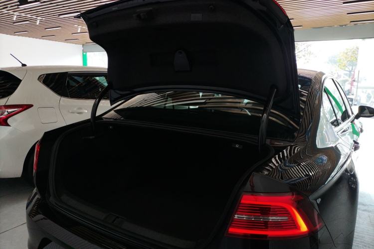 Used Volkswagen Magotan 2019 330TSI DSG Leading Edition China V Standard Trunk