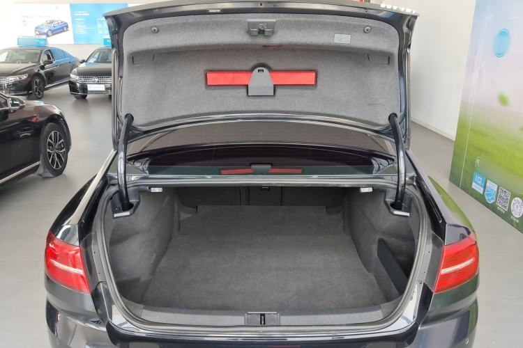 Used Volkswagen Magotan 2019 330TSI DSG Leading Edition China V Standard Trunk