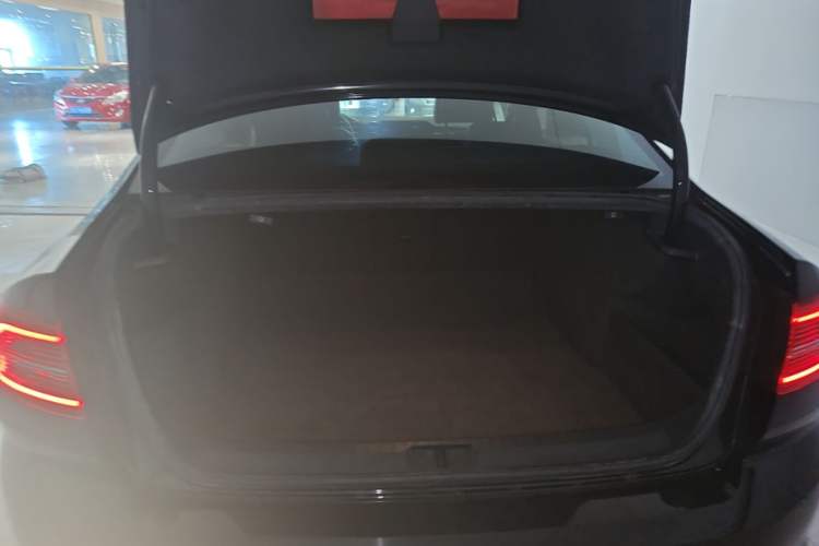 Used Volkswagen Magotan 2019 330TSI DSG Leading Model China VI Standard Trunk
