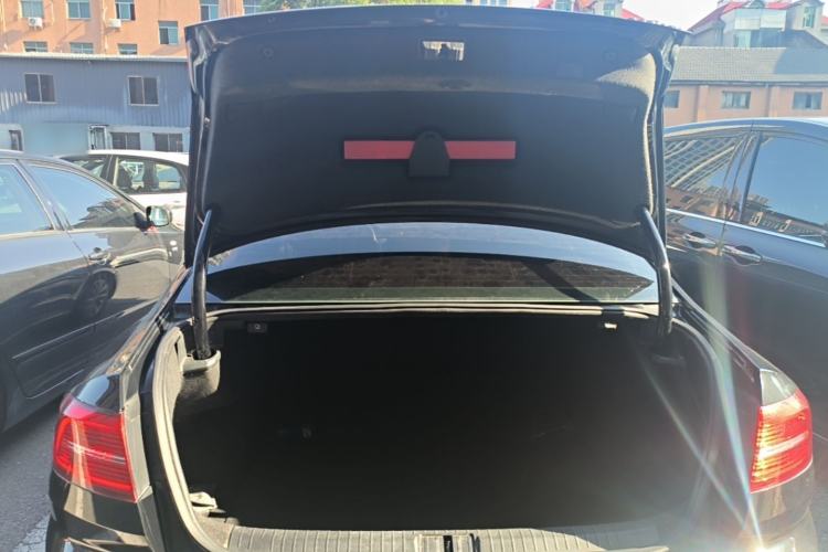 Used Volkswagen Magotan 2019 330TSI DSG Leading Edition China V Standard Trunk