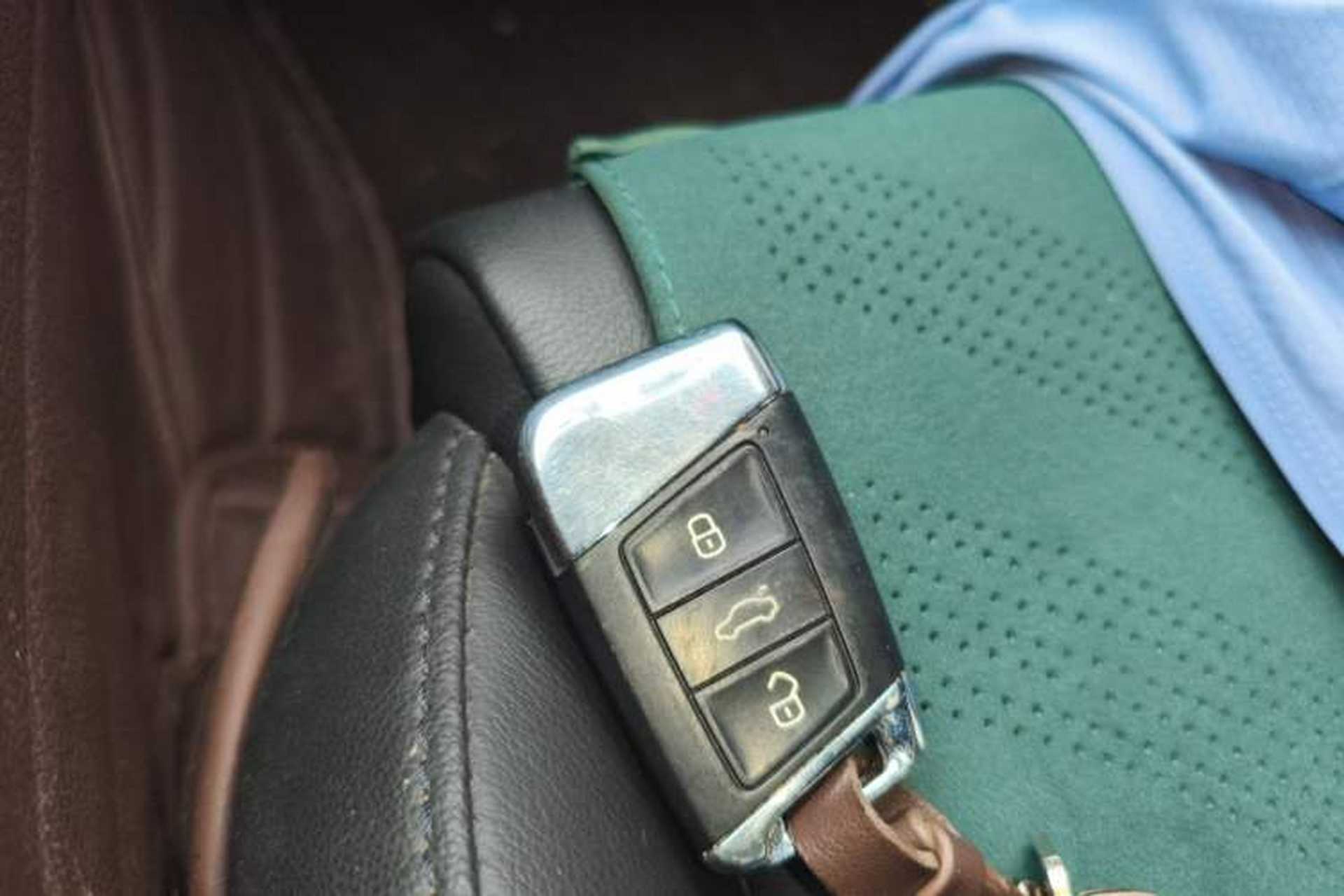Used Volkswagen Magotan 2019 330TSI DSG Leading Model China VI Standard Vehicle Key