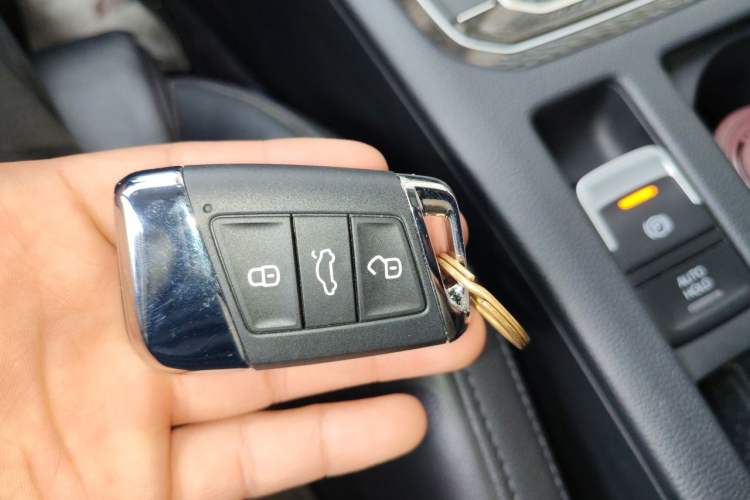 Used Volkswagen Magotan 2019 330TSI DSG Leading Model China VI Standard Vehicle Key