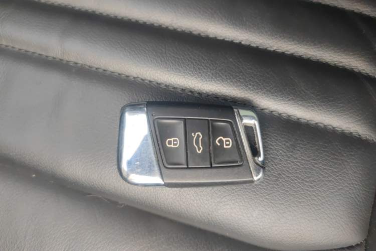 Used Volkswagen Magotan 2019 330TSI DSG Leading Edition China V Standard Vehicle Key