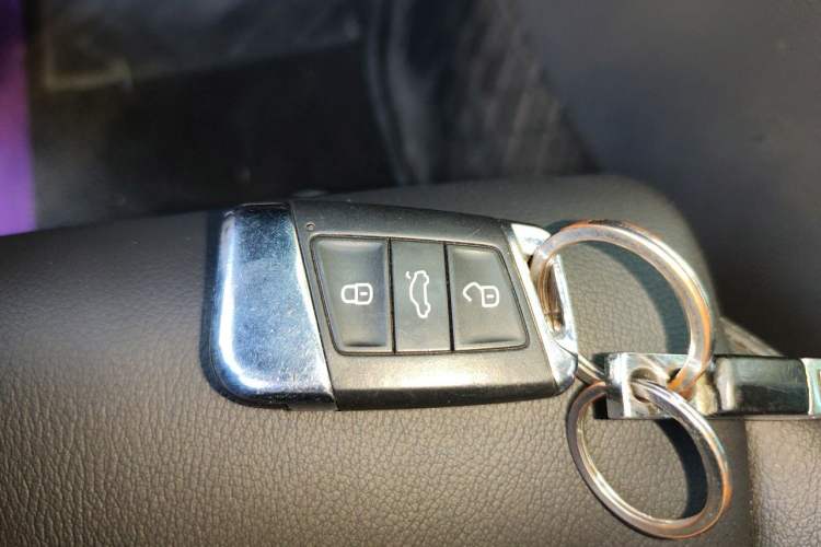 Used Volkswagen Magotan 2019 330TSI DSG Luxury Model China V Standard Vehicle Key