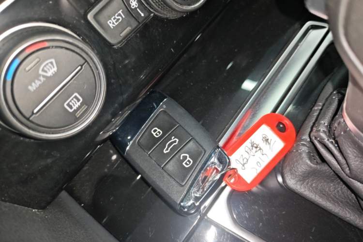 Used Volkswagen Magotan 2019 330TSI DSG Luxury Model China V Standard Vehicle Key
