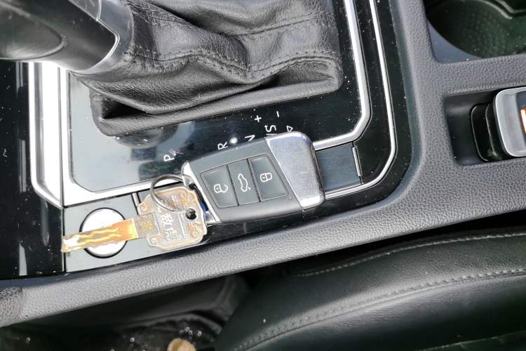Used Volkswagen Magotan 2019 330TSI DSG Luxury Model China V Standard Vehicle Key