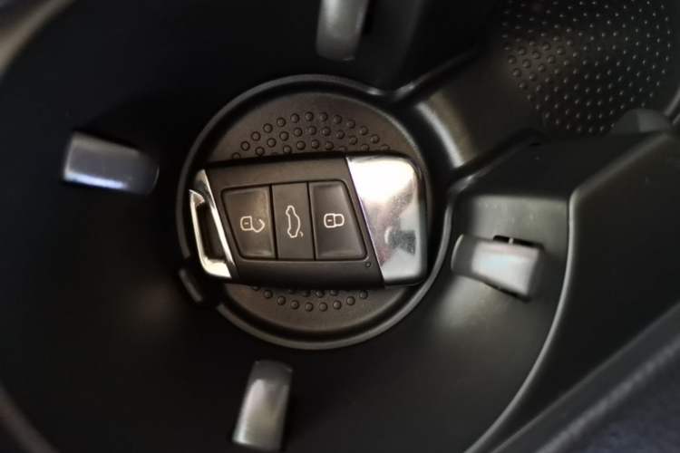 Used Volkswagen Magotan 2019 330TSI DSG Leading Edition China V Standard Vehicle Key