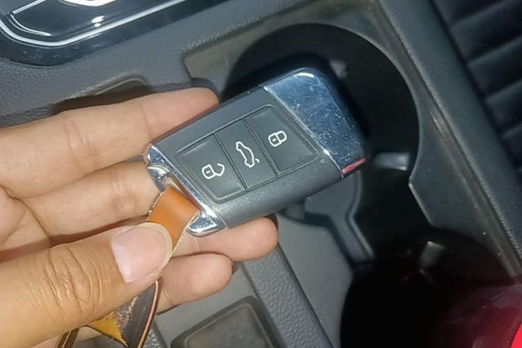 Used Volkswagen Magotan 2019 330TSI DSG Luxury Model China V Standard Vehicle Key