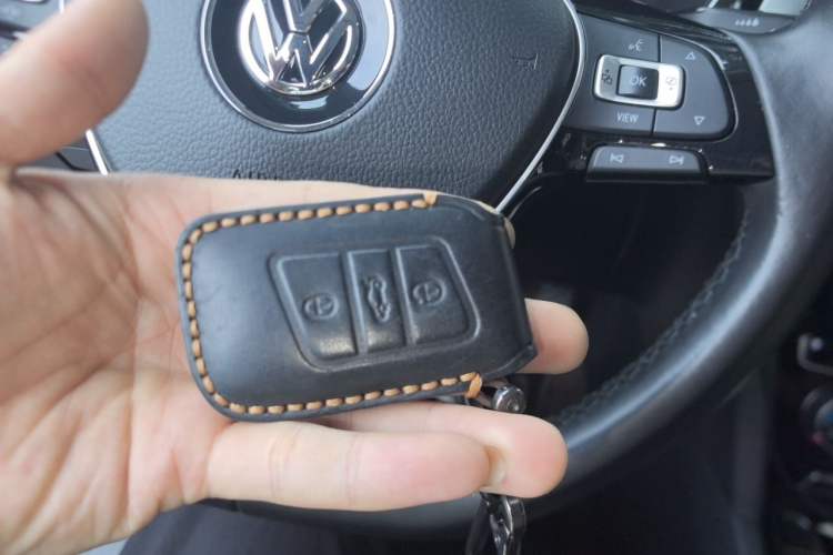 Used Volkswagen Magotan 2019 330TSI DSG Leading Edition China V Standard Vehicle Key