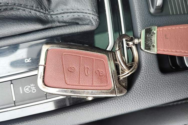 Used Volkswagen Magotan 2019 330TSI DSG Luxury Model China V Standard Vehicle Key
