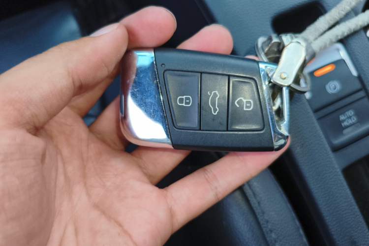 Used Volkswagen Magotan 2019 280TSI DSG Comfort Model China V Standard Vehicle Key