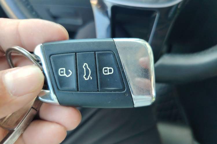 Used Volkswagen Magotan 2019 330TSI DSG Leading Model China VI Standard Vehicle Key